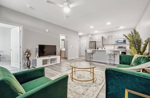 Whitestown Apartment | Close to All | Bright & Clean