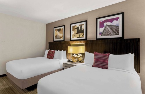 Downtown Baltimore Hotel | Close to All the Action! Steps from Inner Harbor and MT Bank Stadium