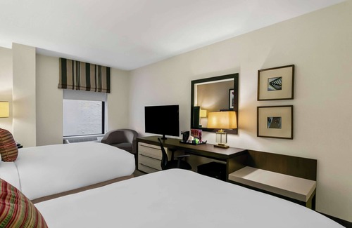 Downtown Baltimore Hotel | Close to All the Action! Steps from Inner Harbor and MT Bank Stadium