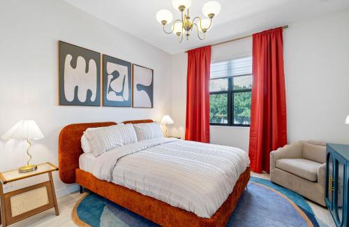 Pinecrest West Park House | Close to DT Tampa Newly Designed Fully Stocked Kitchen