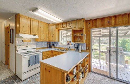 Sula Cabin | Close to Hiking & Skiing: Serene Sula Cabin