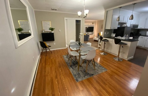 Rohrerstown Apartment | Close to lot of shopping areas, eateries, bars and more. Ideal for monthly stays