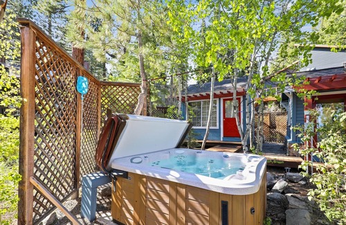 Cedar Flat House | Close to Skiing/Snowboarding, Private Hot Tub, Dogs Welcome-Moondance Cottage