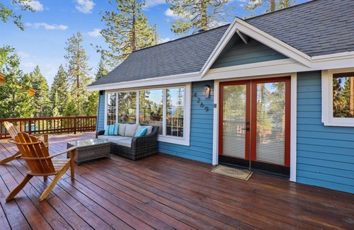 Cedar Flat House | Close to Skiing/Snowboarding, Private Hot Tub, Dogs Welcome-Moondance Cottage