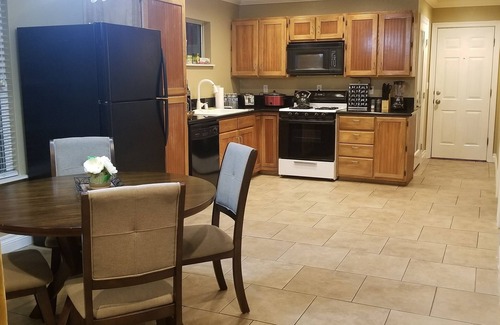 Paradise House | CLOSE TO STRIP Very Private, GATED, Huge Open Floor Plan, WIFI, WASHER & DRYER