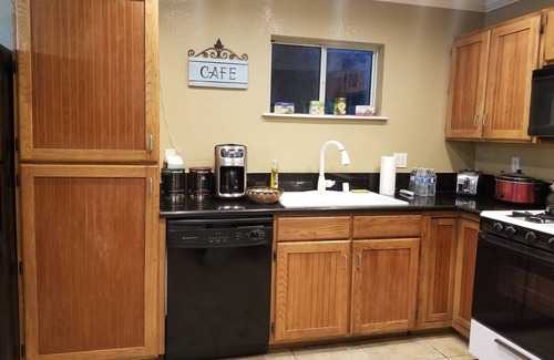 Paradise House | CLOSE TO STRIP Very Private, GATED, Huge Open Floor Plan, WIFI, WASHER & DRYER
