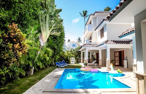 Bavaro Villa | CLOSE TO THE BEACH! LUX VILLA GEMELA, 6BR, 9BT, PRIVATE POOL, LOS CORALES-BEACH