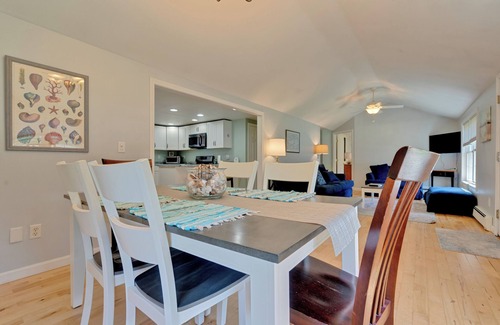Wells House | Close to the beach. Private Fenced in Yard for your pup. Shared Hot Tub