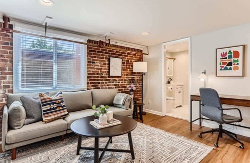 Congress Park Apartment | Cloud by Modern Midstay/1Block to City Park #C14
