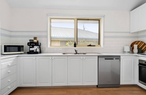 Apollo Bay House | Cloud Nine - Central Apollo Bay location, walk everywhere