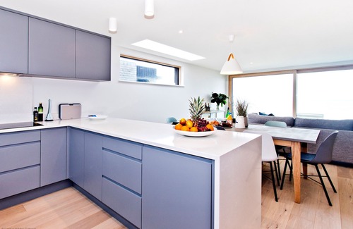 Icklesham House | Cloudbreak - a beachfront property that sleeps 6 guests in 3 bedrooms