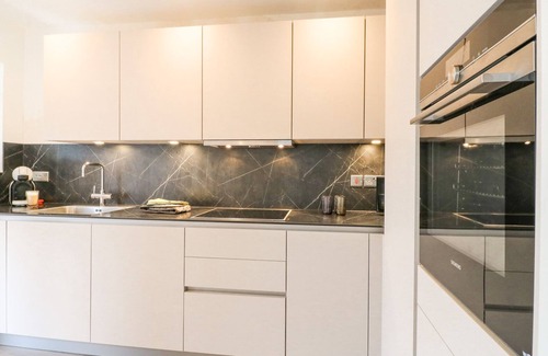 Newton Grange Cottage | CLOVER COTTAGE AT PIKEHALL, pet friendly, with a garden in Winster