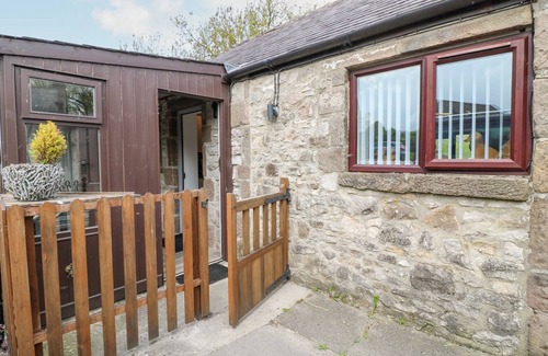 Newton Grange Cottage | CLOVER COTTAGE AT PIKEHALL, pet friendly, with a garden in Winster