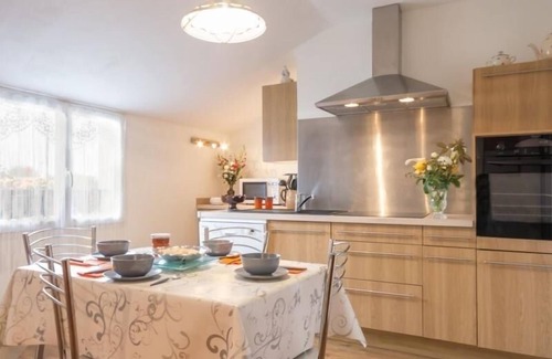 Saint-Philbert-de-Grand-Lieu Cottage | Cozy Apartment with Modern Amenities between Nantes and the Sea
