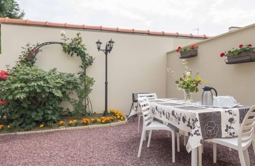 Saint-Philbert-de-Grand-Lieu Cottage | Cozy Apartment with Modern Amenities between Nantes and the Sea