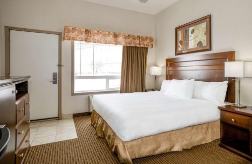Weyburn Hotel | Coast Weyburn Hotel