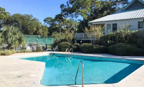 South Beach House | Coastal 4 BDR for 8 Walk to Beach