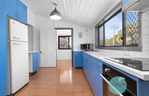 Manning Point House | Coastal Abode in the Heart of Manning Point