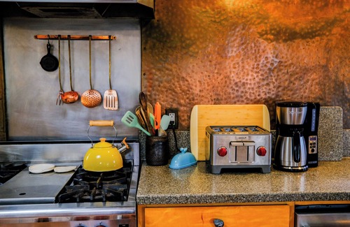 Eureka House | Coastal Artist Retreat with Hot Tub