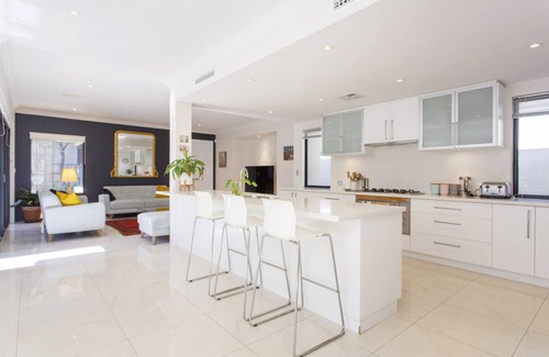 North Coogee House | Coastal Bliss - Family Home Moments from the Beach