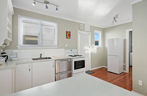 New Brighton Cottage | Coastal City Retreat - New Brighton Accommodation