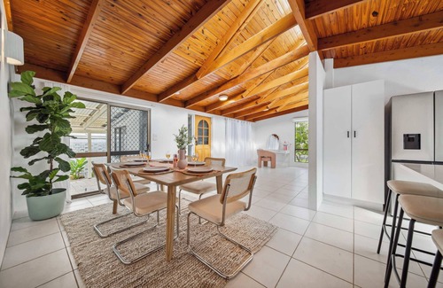 Maroochydore House | Coastal Comfort: Relax & Recharge in Maroochydore