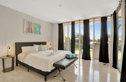 Deerfield Beach Apartment | Coastal Condo Deerfield Beach Retreat 3 bed 2 bath