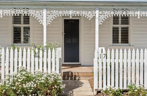 Queenscliff House | Coastal Cottage