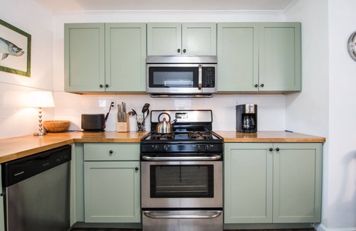 Old Village House | Coastal Cottage on Shem Creek - near Sullivan's Island and Downtown