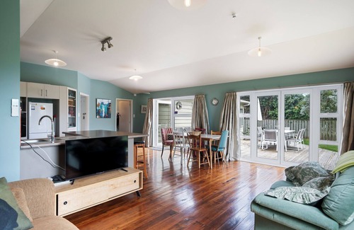 Waitarere Beach House | Coastal Family Escape - Waitarere Beach Retreat