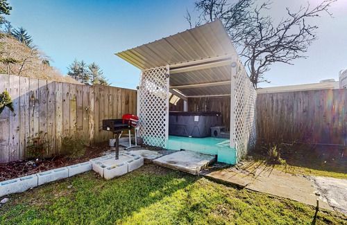Winchester Bay House | Coastal home with an enclosed yard, hot tub, grill, fireplace, and W/D - dogs ok