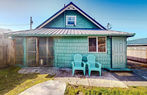 Winchester Bay House | Coastal home with an enclosed yard, hot tub, grill, fireplace, and W/D - dogs ok