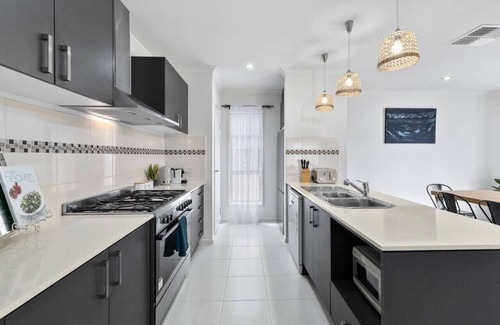 Curlewis Apartment | Coastal House Curlewis Getaway