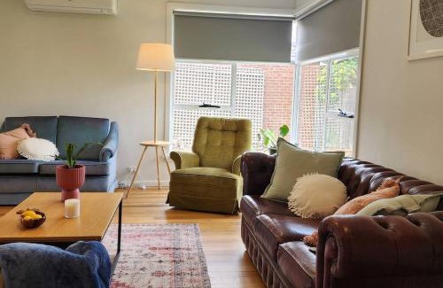 North Shore House | Coastal, Light-filled, Spacious Family-friendly