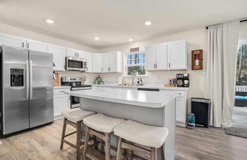 Captain's Cove House | Coastal Living - Brand new home w/Community Pool & Pet Friendly!