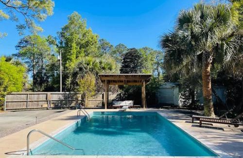 Talahi Island House | Coastal Oasis w Pool Near Beach and Downtown!