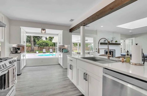 Savannah House | Coastal Pool Retreat Near Beach, Downtown & Fun!