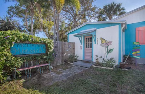 Clearwater Cottage | Coastal Retreat & Biking Bliss