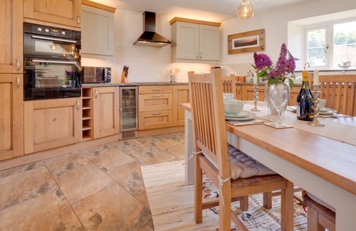 Scurlage House | Cob Cottage in the beautiful Swansea
