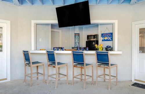 Folly Field House | Cobalt Coast by AvantStay 7BDR Steps from Beach