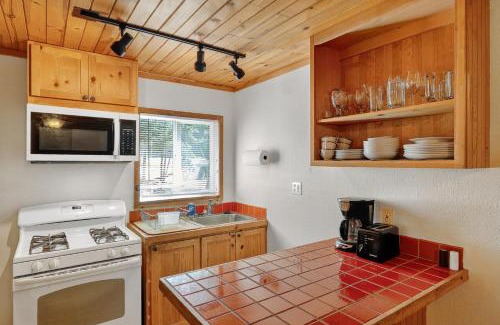 Cobb Hotel | Cobb Mountain Nature Escape cabin