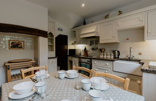 Croyde Cottage | Cock Rock Cottage - a house that sleeps 6 guests in 3 bedrooms