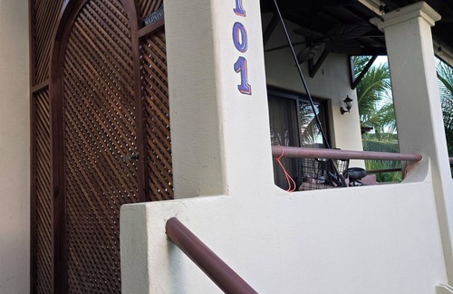Coco Sunset Hills Condo | Coco Beach, Las Palmas, Guanacaste. Cozy 2-bedroom condo. Pet friendly.