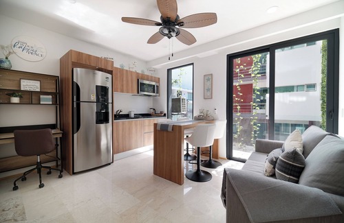 Tohoku Condo | Coco Beach Retreat - Easy walk to the Beach & 5th Ave!