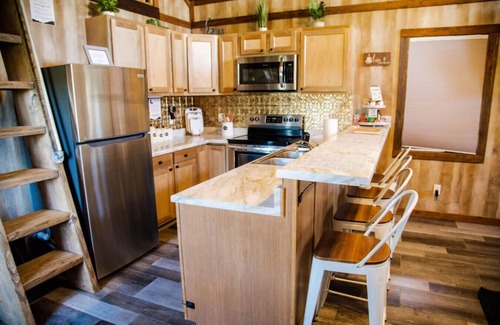 Groveoak Cabin | Coco Château at Lake Guntersville- Mountain Lakesn/Pet Friendly with Fenced Yard