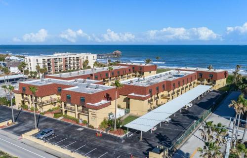 Avon By The Sea House | Cocoa Beach Club