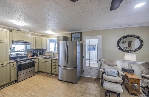 Chauvin House | Cocodrie Waterfront Fishing Camp - Sportsmans Paradise