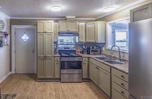 Chauvin House | Cocodrie Waterfront Fishing Camp - Sportsmans Paradise
