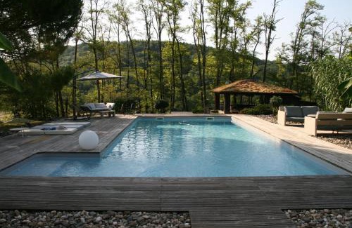 Lusignan-Petit Bed & Breakfast | Cocon de Verdure avec piscine chambre lit king-size 2m