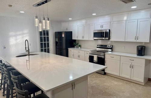 Coconut Creek House | Coconut Creek Poolside Retreat